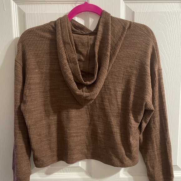 OLD NAVY Cropped Sweater!! Worn once, amazing condition!!🤎 - Picture 2 of 2